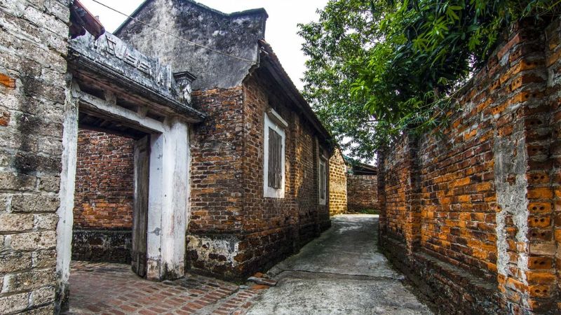 Duong Lam ancient village