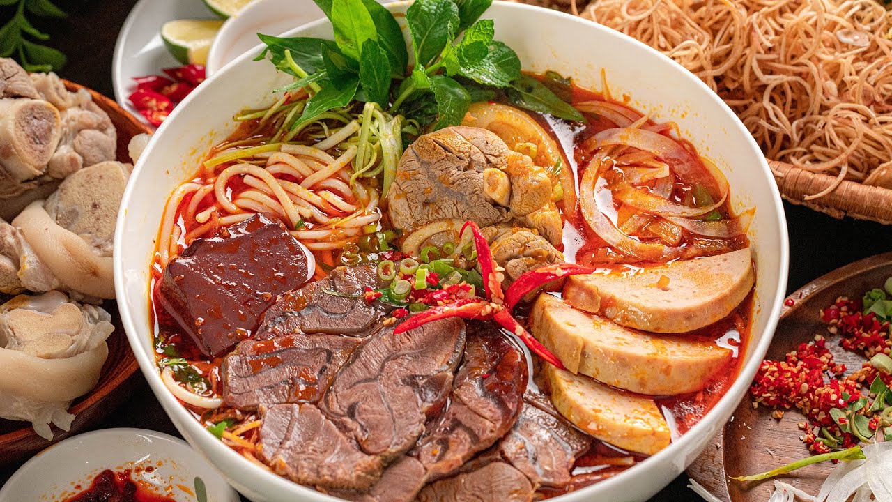 bun bo hue vietnam