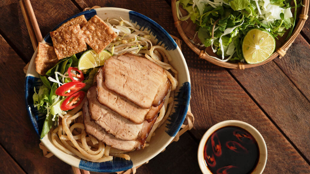 cao lau vietnam