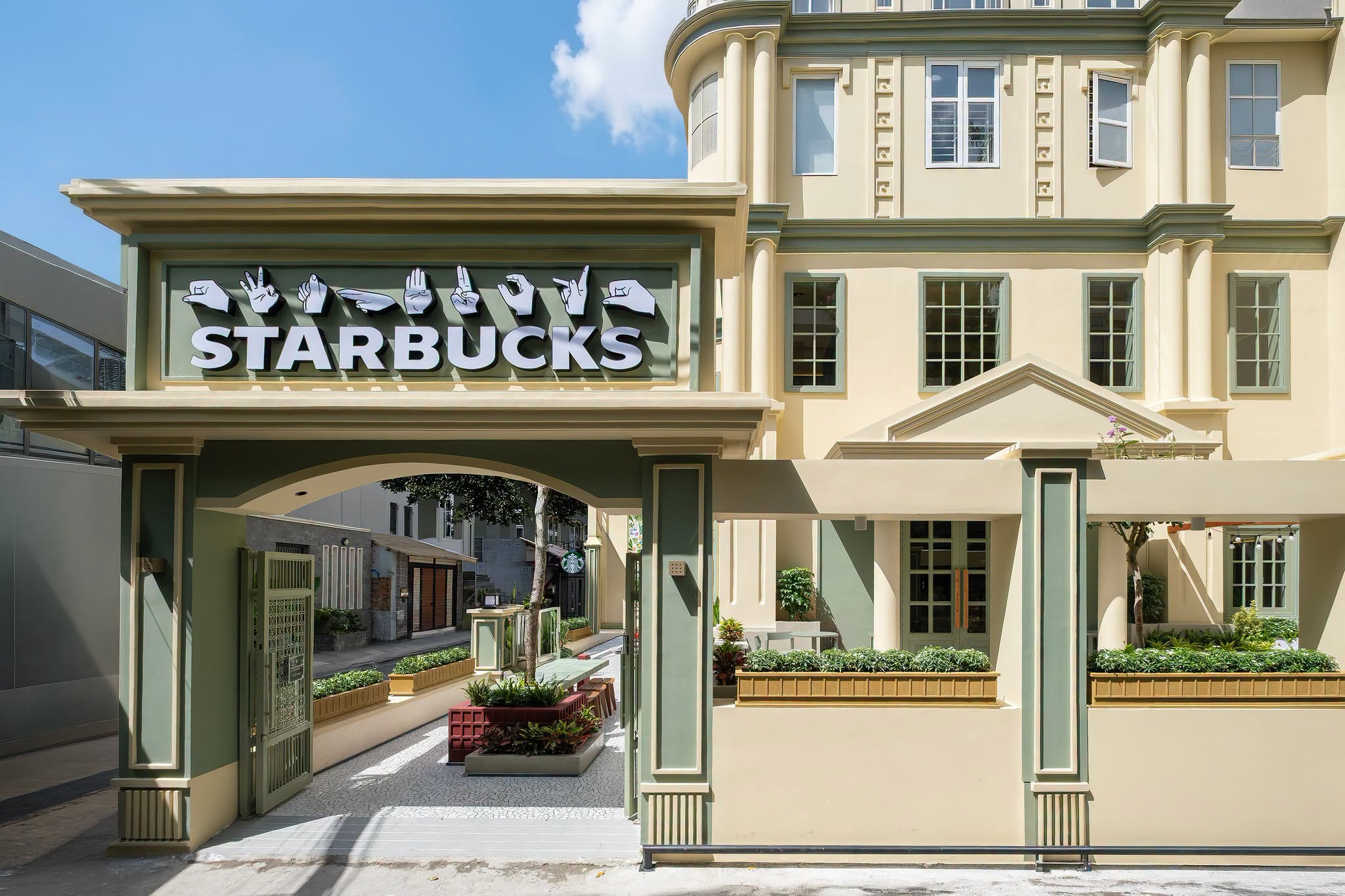 starbucks saigon